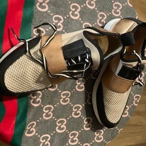 Steve Madden The black and gold ones a size 8 medium.